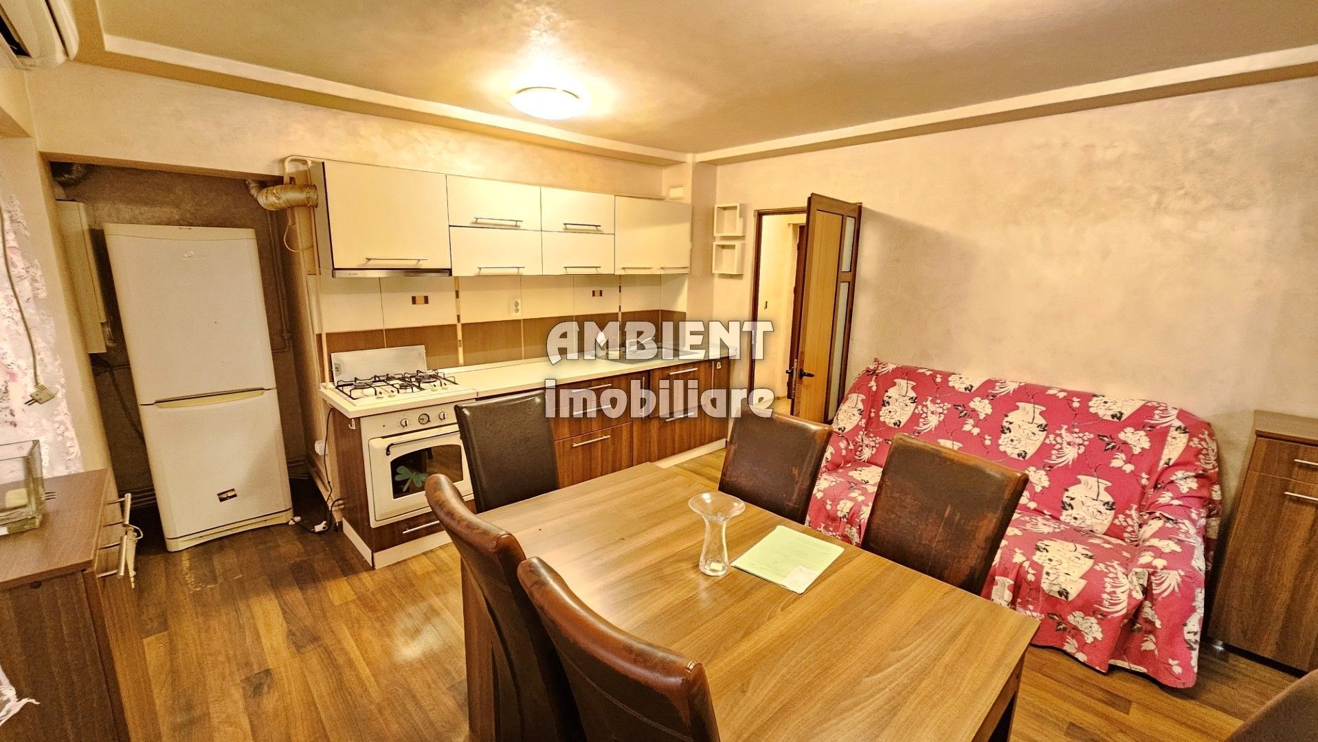 Apartament cu 3 camere, etaj 3, mobilat si utilat, zona CENTRU; - Poză 3