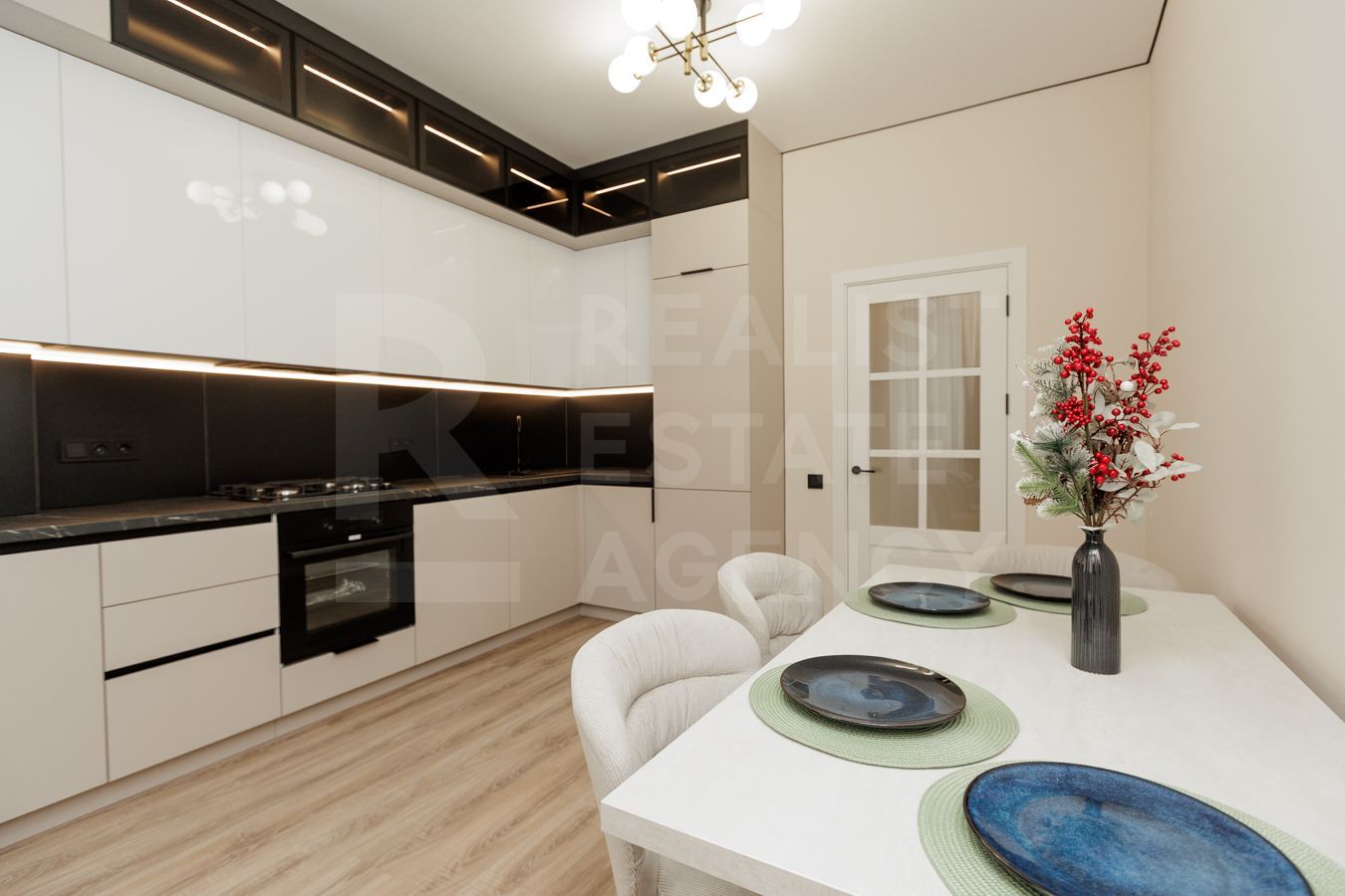 Vânzare, apartament, 4 camere, strada Dr. Tudor Strişcă, Botanica - Poză 1