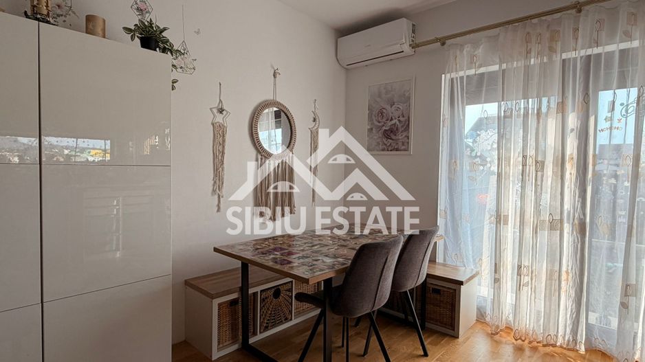Duplex elegant cu 5 camere, 2 bai, curte in Cristian - Poză 14