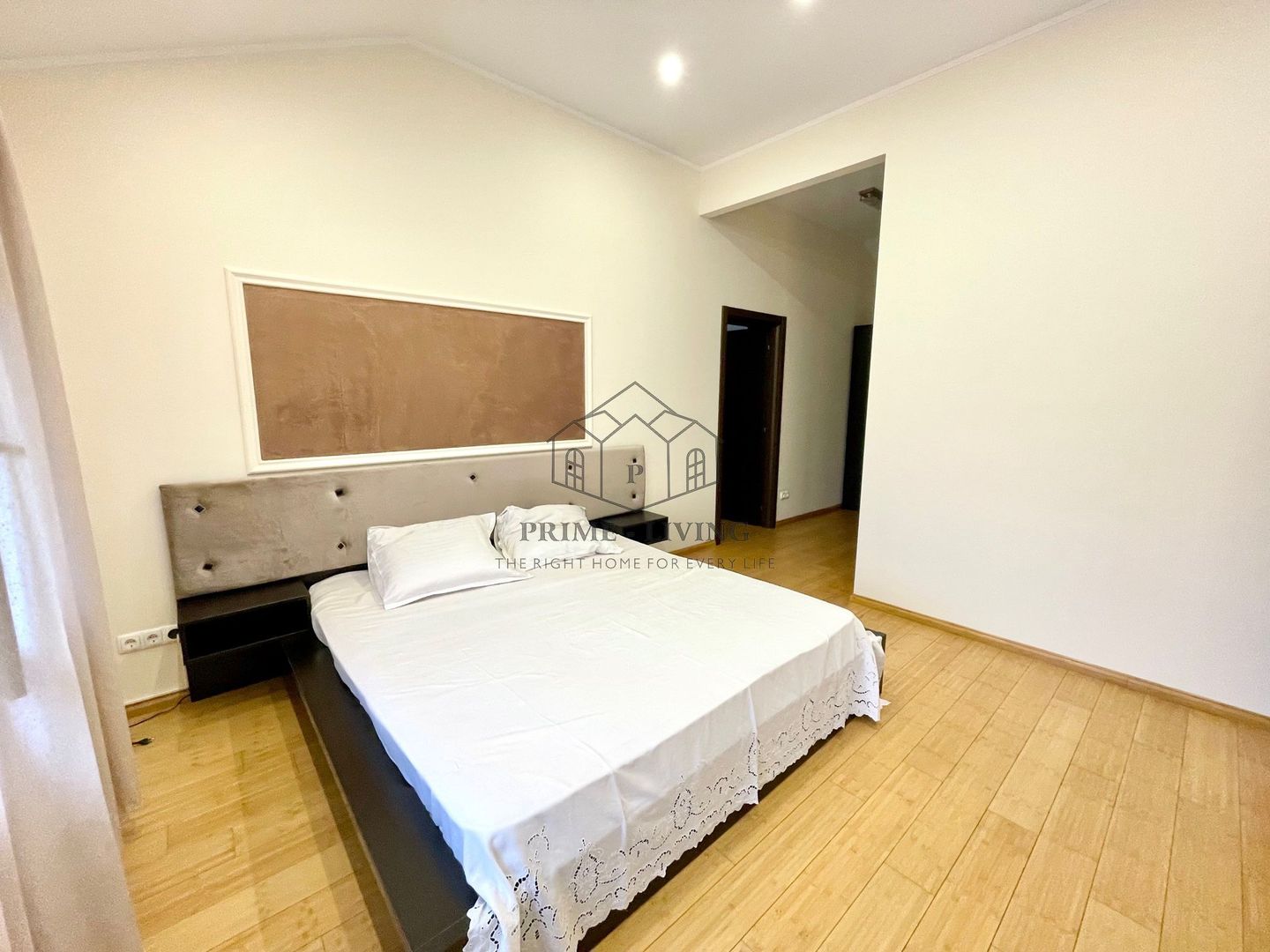 VILA CU 6 CAMERE LA INCHIRIERE IN ZONA PIPERA - Poză 7