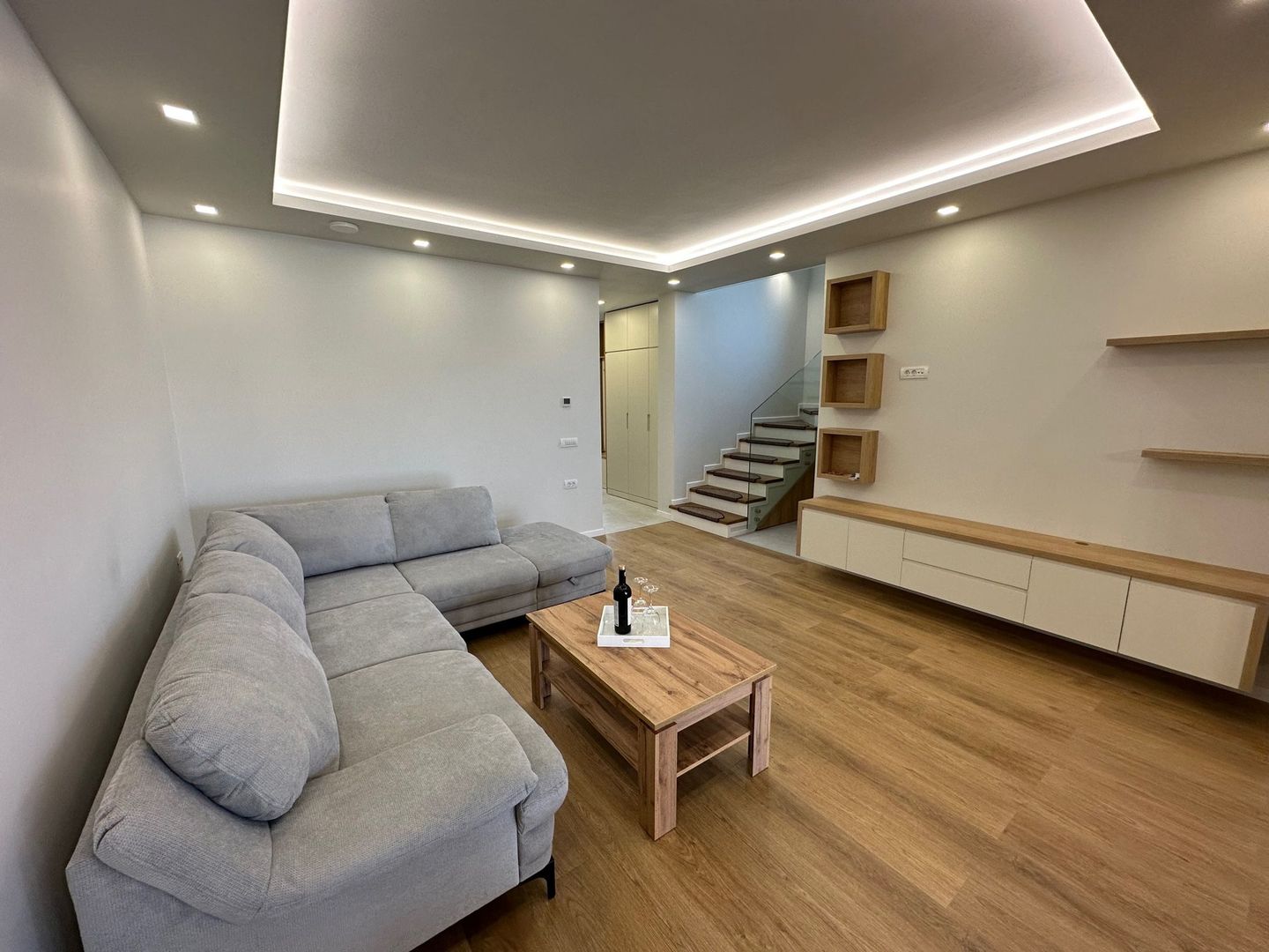 Duplex deosebit cu garaj și subsol - Poză 1