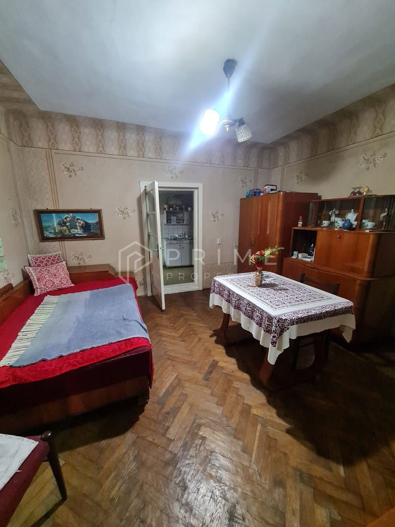 Casă cu teren de 1.000 m² – utilități complete, ideală pentru renovare - Poză 2