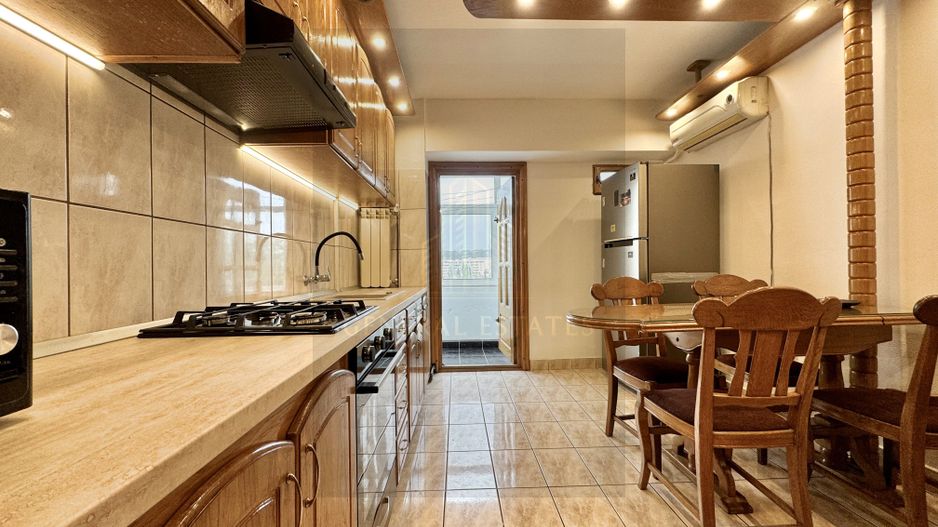 Spre Vânzare apartament cu 3 camere, în Centru, Păcurari - Poză 4