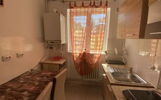 Apartament 3 camere, decomandat Cetate - Poză 1