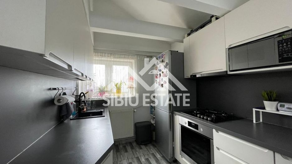 Apartament de vanzare, cu 4 camere,  82.4 mp. -Calea Cisnadiei (Ciresica) - Poză 5
