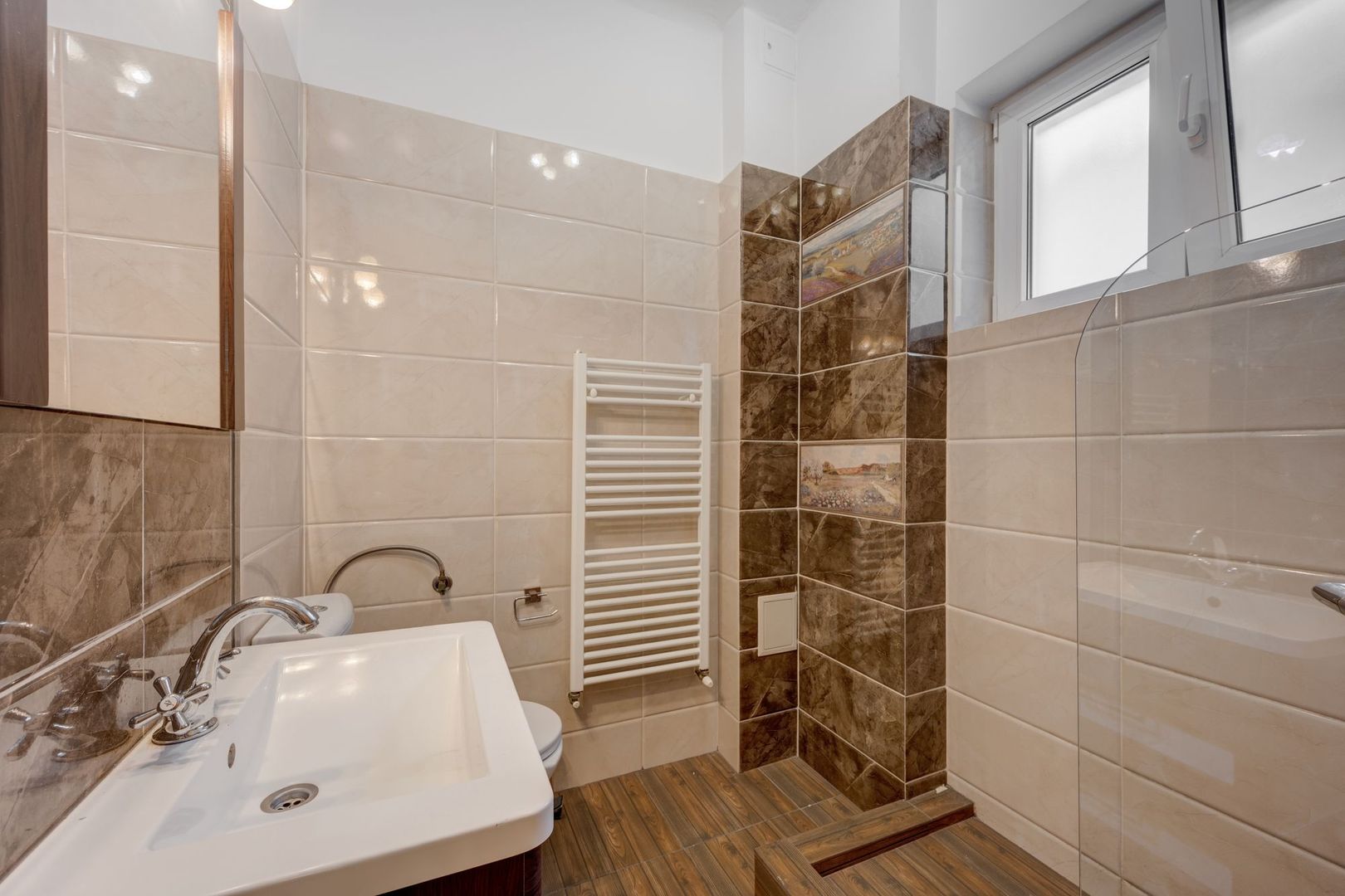 2 Apartamente  in Vila 5 Cam Metrou Basarab Gara de Nord - Poză 16