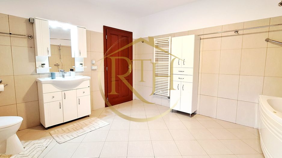 Oferim spre inchiriere, casa deosebi cu 4 camere,2 garaje,zona Soarelui-Braytim - Poză 20