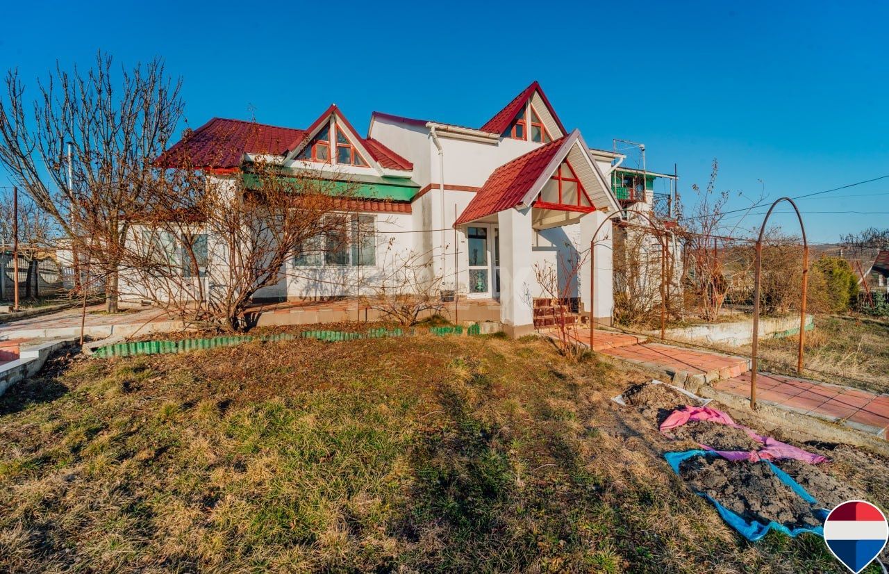 Casă de vânzare, Obileni, Hîncești ,185 m² ,16 ari, 2 garaje - Poză 1