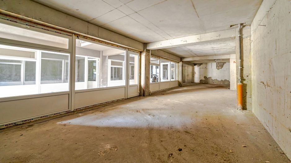 Spațiu comercial amplu și versatil - Poză 5