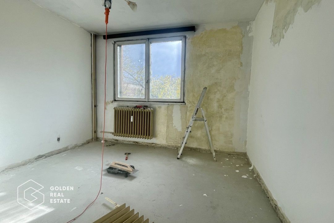 Apartament 3 camere, 2 bai, 2 balcoane, pregatit pentru renovare,  Zona Titan - Poză 3