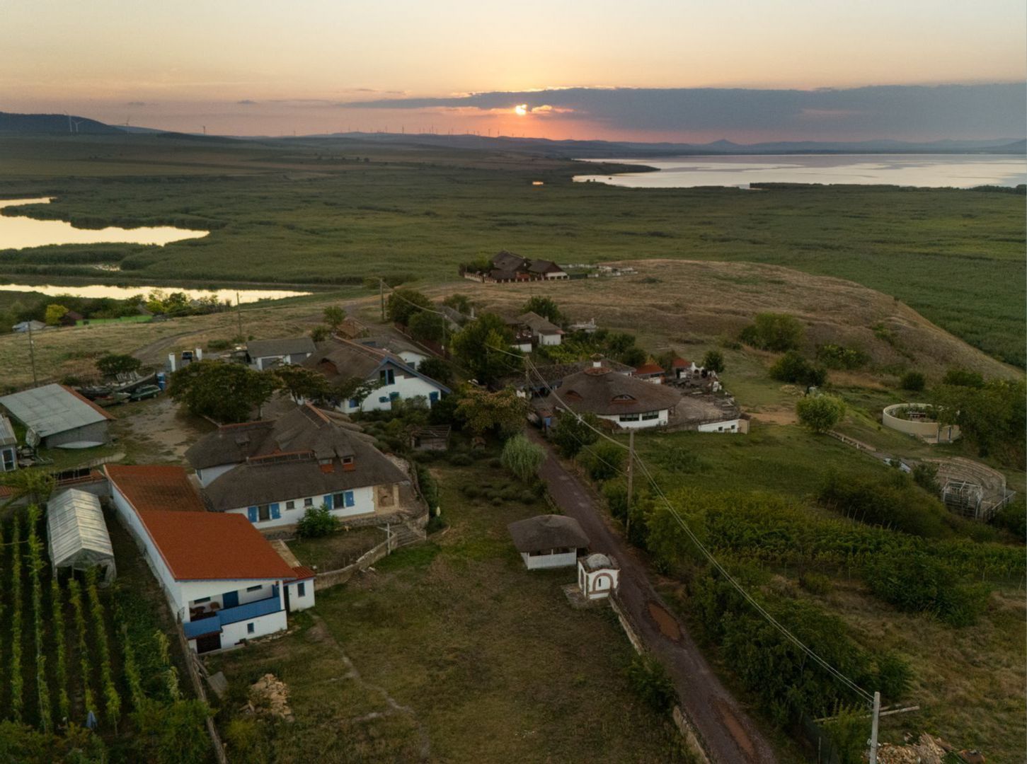 Complex turistic de vanzare in Enisala / Tulcea - Poză 14
