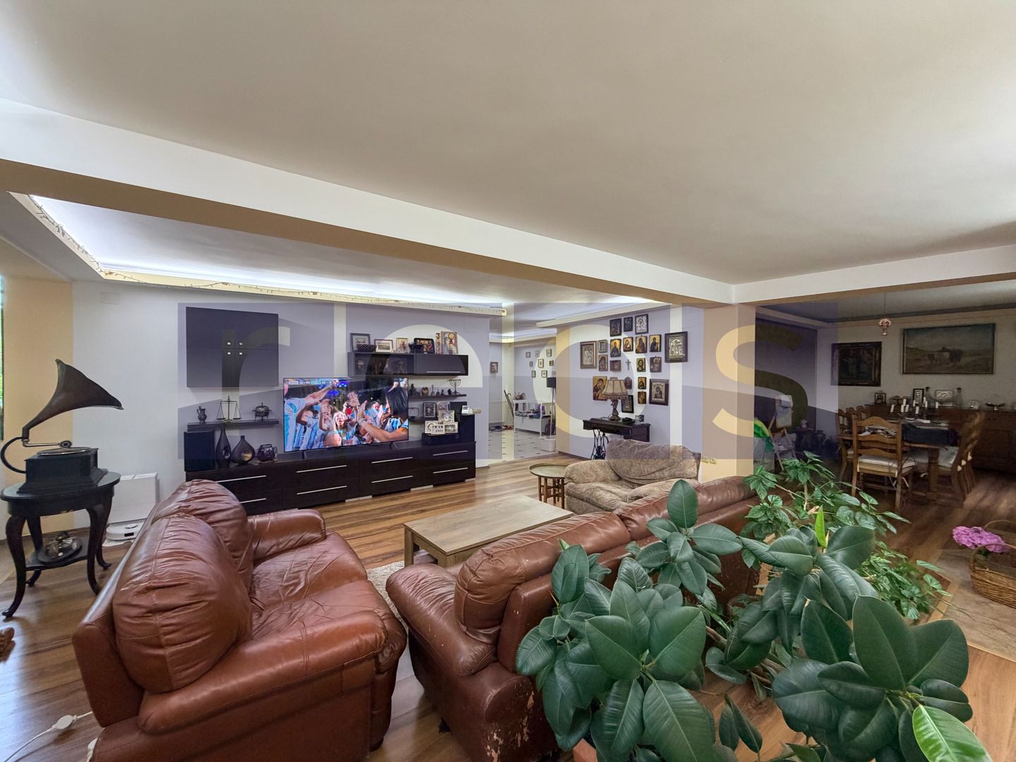 VANZARE VILA 280 MP UTILI | TEREN 900 MP | 5 CAMERE | VOLUNTARI - Poză 1