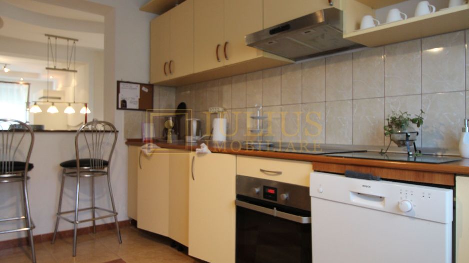 Casa in Blascovici, 5 camere + 3 bai, centrala proprie - Poză 5