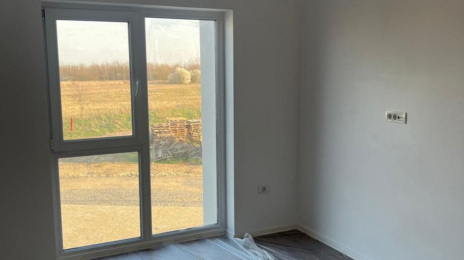 Apartament cu 3 camere de vânzare în Mosnita Noua - Poză 2