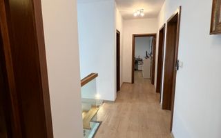 Casă de tip triplex la vânzare 6 camere /Șelimbăr /Secția 1 de Poliție - Poză 9