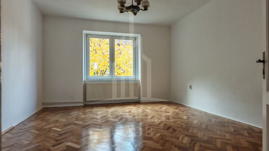 De închiriat apartament 3 camere  etajul 1 zonă ultracentrală. - Poză 2