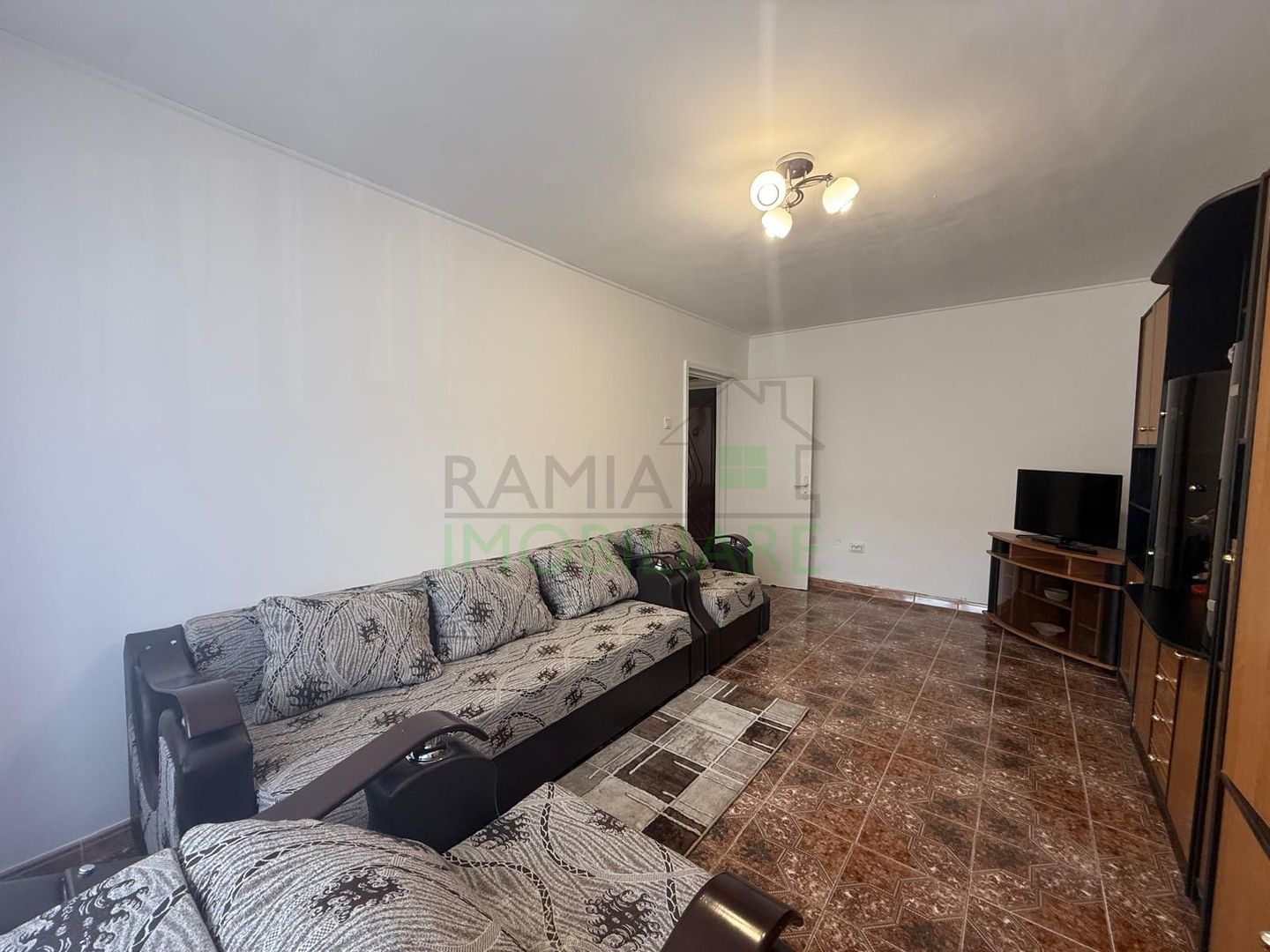 Apartament 3 Camere Decomandat, Etaj 1, Tractorul - Poză 3