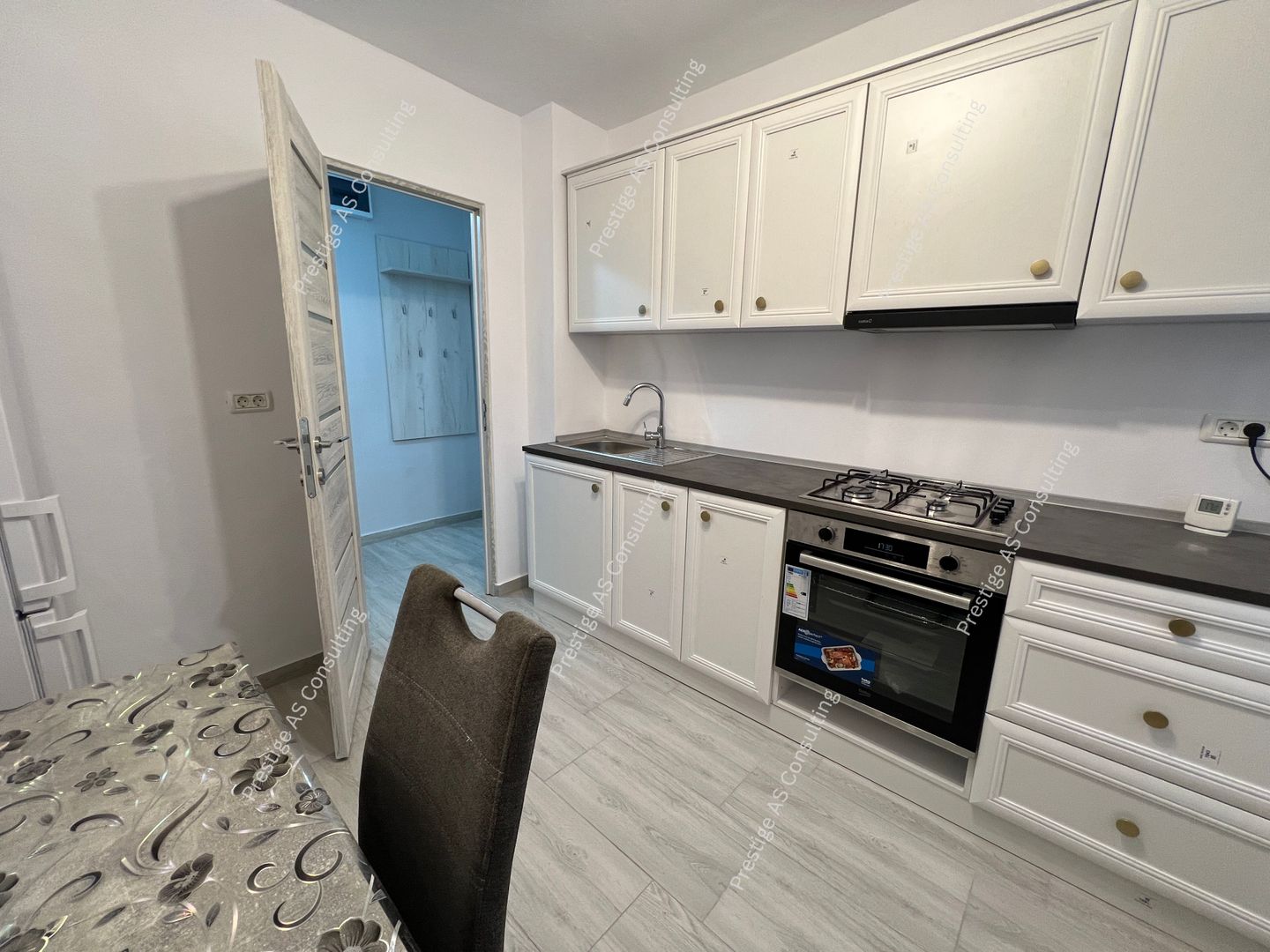 Apartament 2 camere | Recent Renovat Etaj 1 | Zona Gh. Lazar - Poză 2