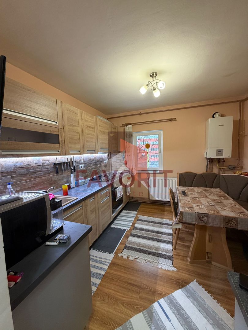 3 camere | etaj 1 | centrala proprie | mobilat si utilat | 2 bai | 2 balcoane | - Poză 3