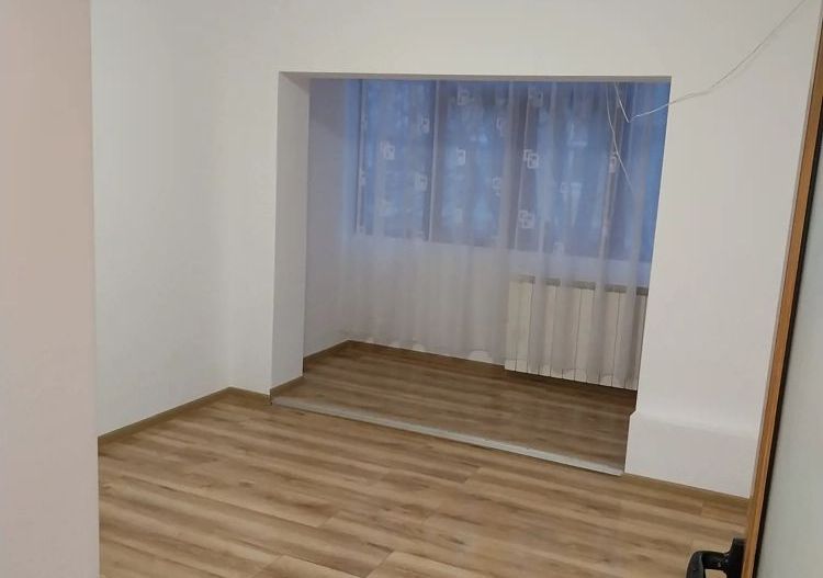 apartament 4 camere - Poză 1