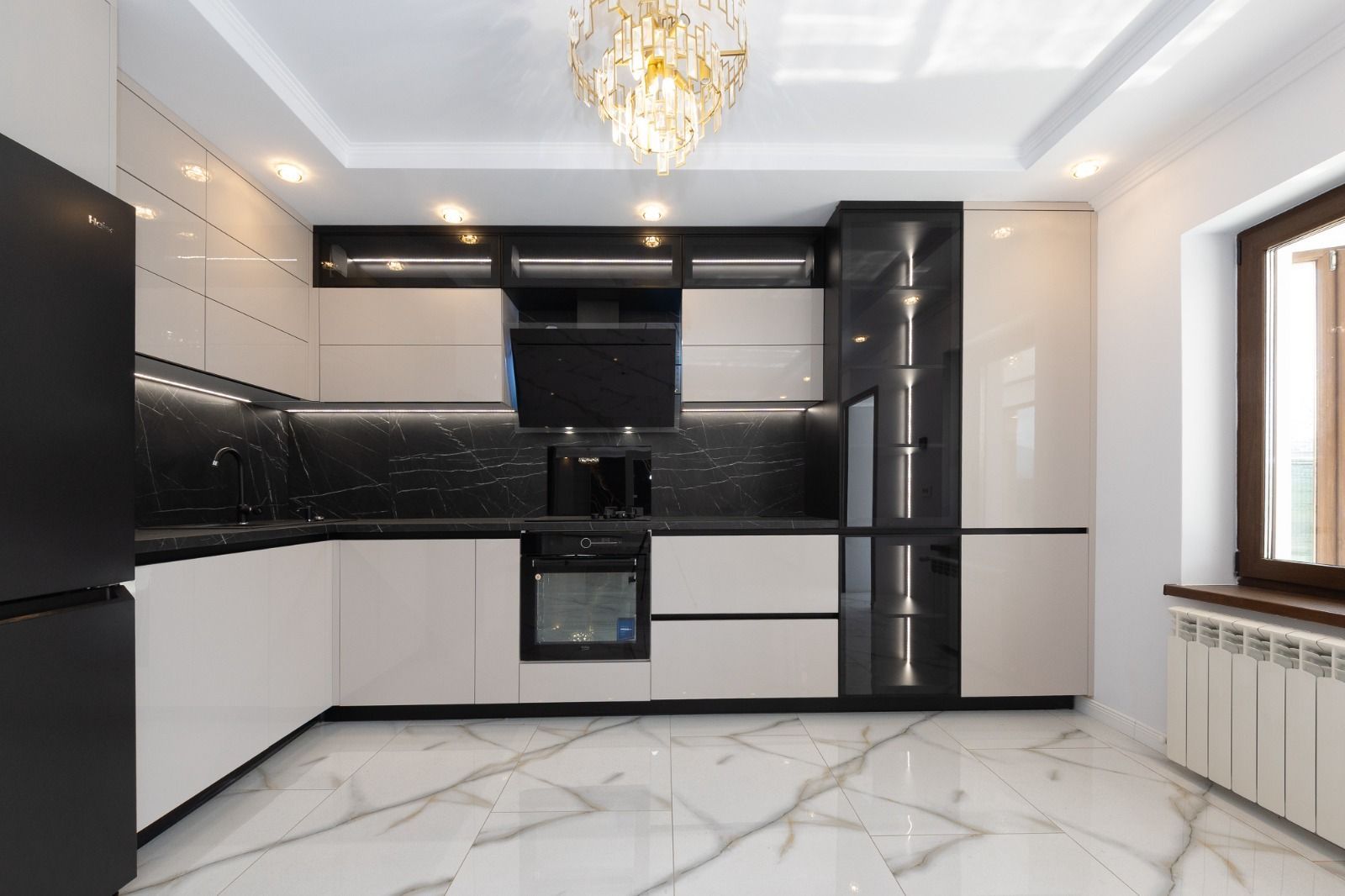 Casa 6 dormitoare+4 bai -1500 mp teren-Sacele - Poză 3