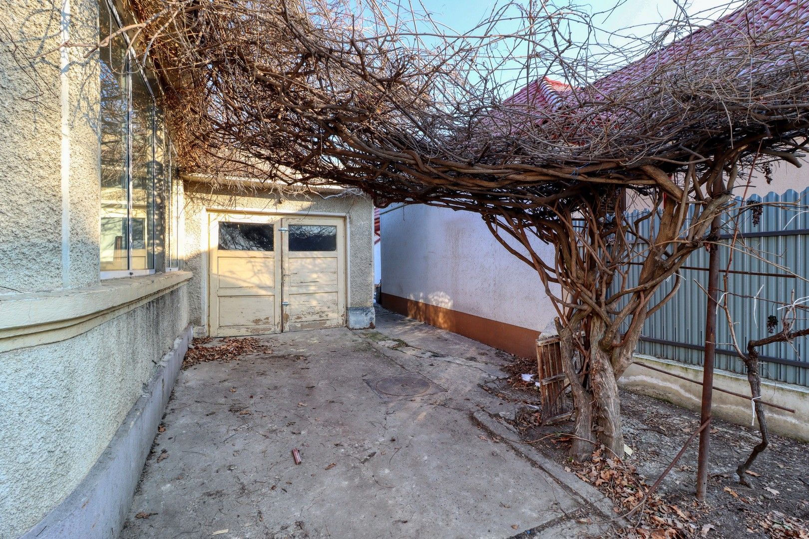 Centru- Casă boierească individuală- 5 camere si  451 mp teren - Poză 32