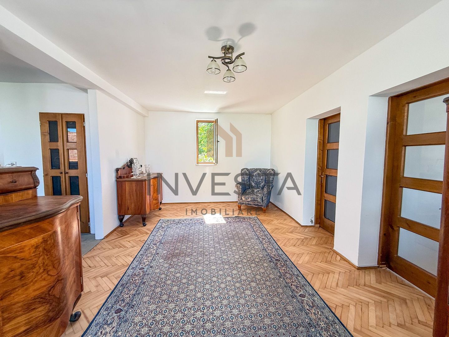 Apartament in vila, etajul 1, Zona Pasapoarte! Garaj inclus in pret! - Poză 1