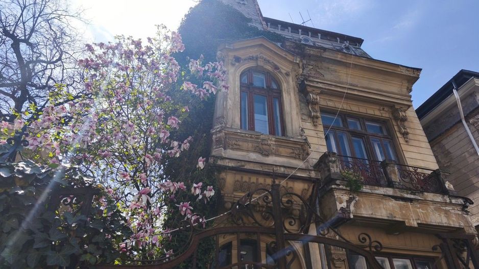 Casă cu farmec istoric în zonă protejată Rosetti, ideală pentru restaurare - Poză 1