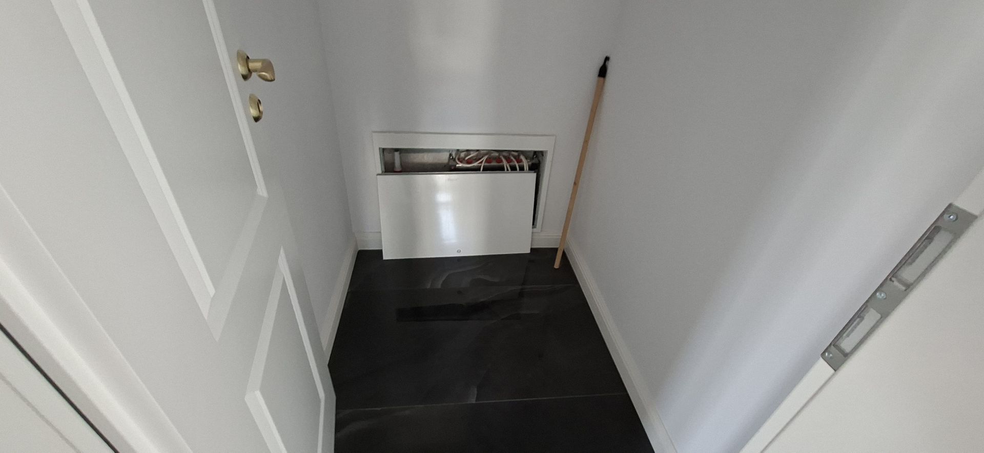 Duplex spatios cu garaj si pereti dublii - Poză 23