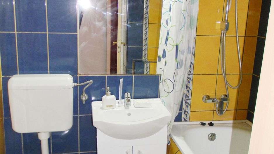Apartament cu 3 camere mobilate,cartier Tractoru - Poză 7