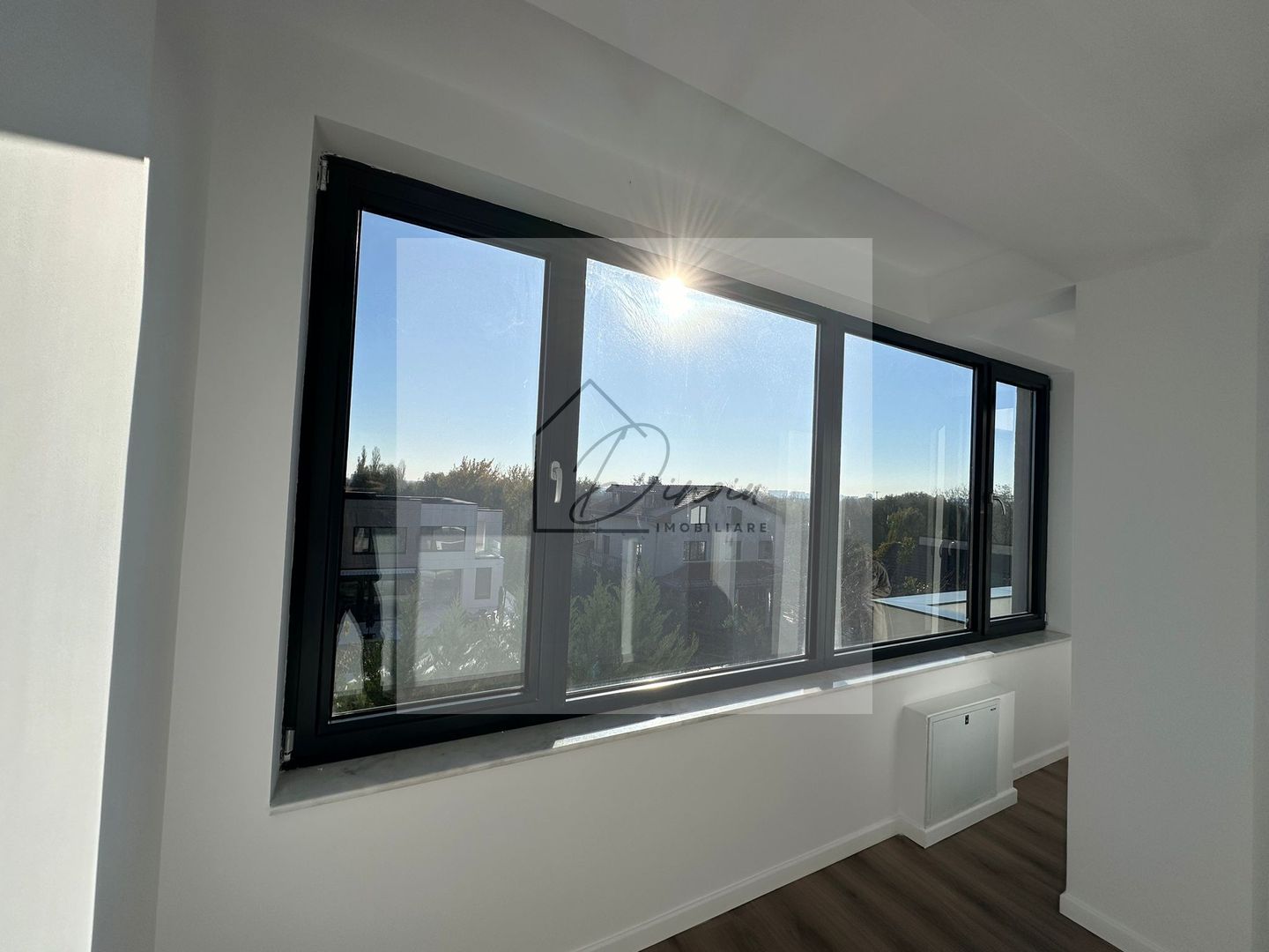 Vila de vanzare 5 camere ,4 bai, curte 85 mp zona Jollie Ville Pipera - Poză 17