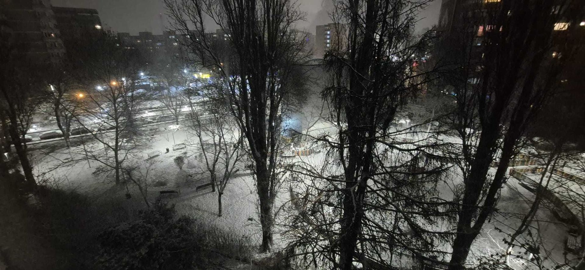 APARTAMENT 3 CAMERE SPATIOS ZONA FAVORIT - Poză 5