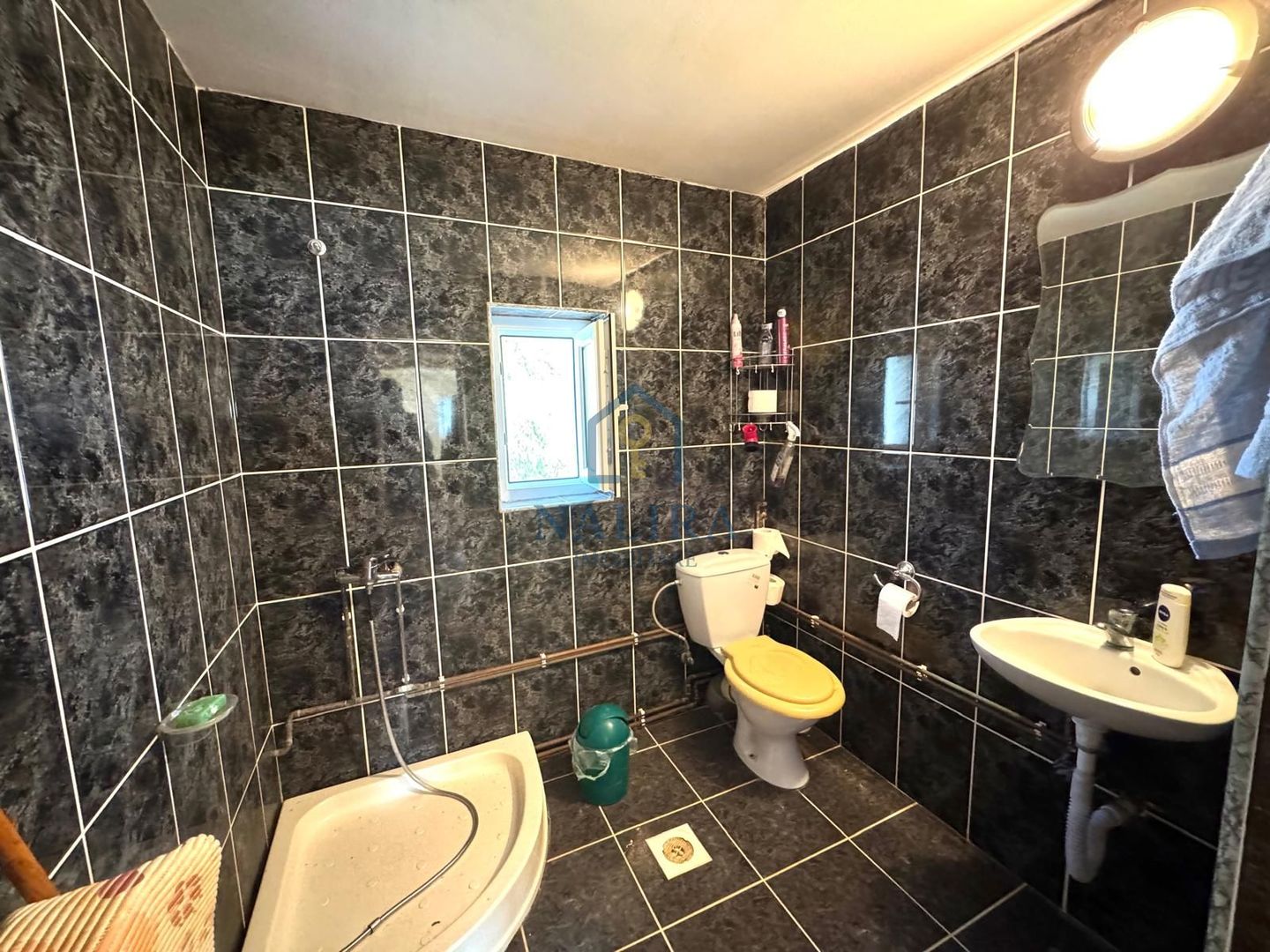 Casa spatioasa cu zona amenajata pentru ferma Cicarlau - Poză 18