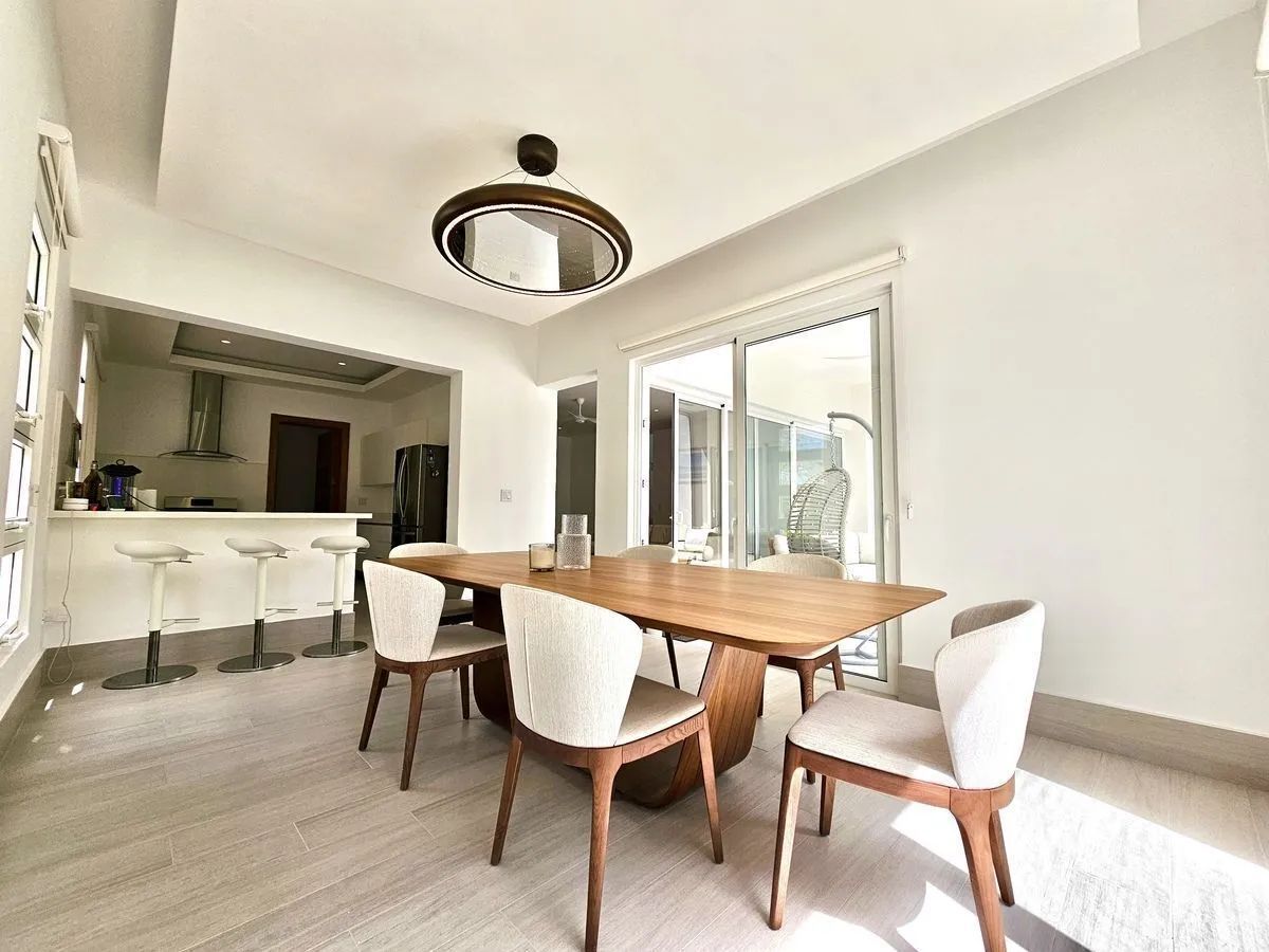 Vilă modernă de lux cu piscină privată - Poză 9