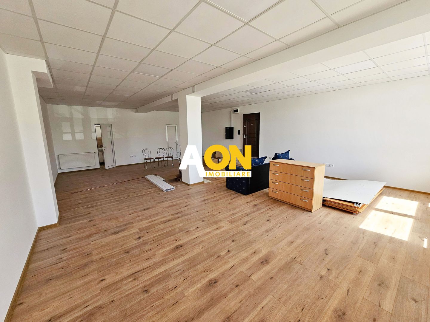 Spatiu nou de birouri, 82 mp, + boxa 17 mp, zona Centru - Poză 1