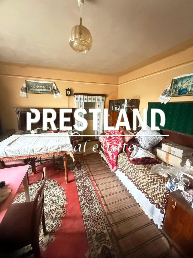 Casa modesta ,situată in Slimnic - Poză 8