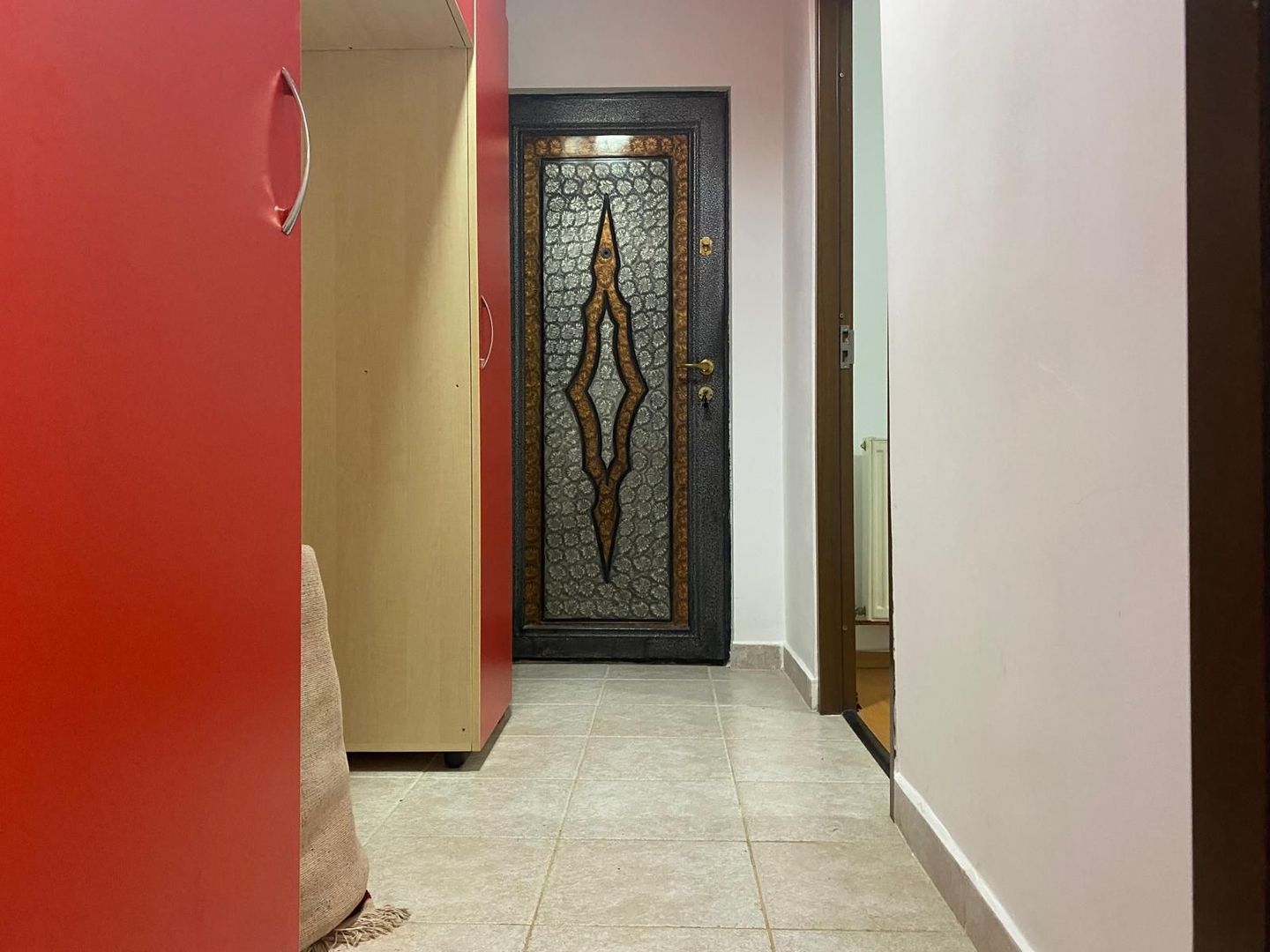 Modificat in 3 camere! Vanzare apartament in Targoviste-Micro 4 - Poză 10