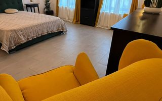 Piața Sfatului – apartament elegant, complet renovat și utilat - Poză 4