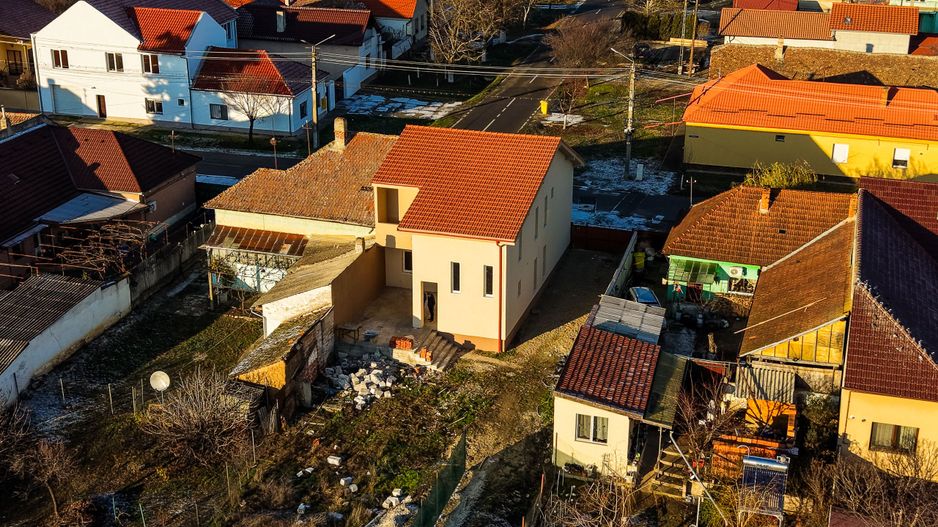 Casă nouă cu etaj semifinalizată, zonă liniștită în Aradul Nou - Poză 10