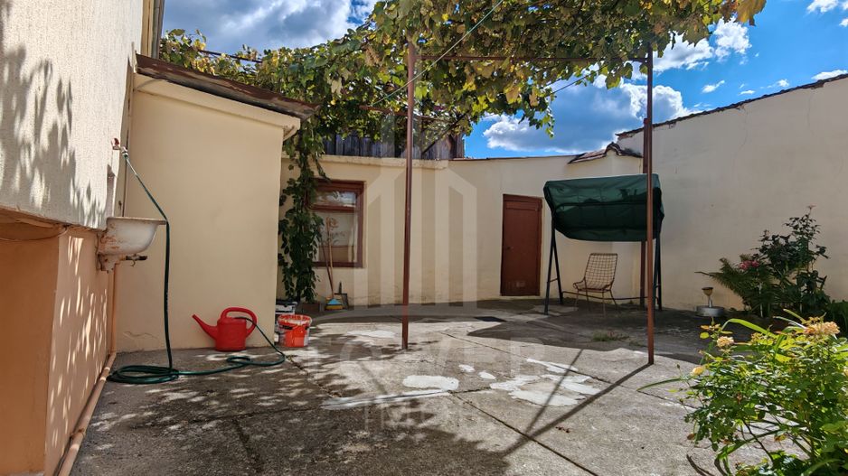 Casă individuală cu 3 camere, curte , în Sibiu, zona Lupeni - Poză 5