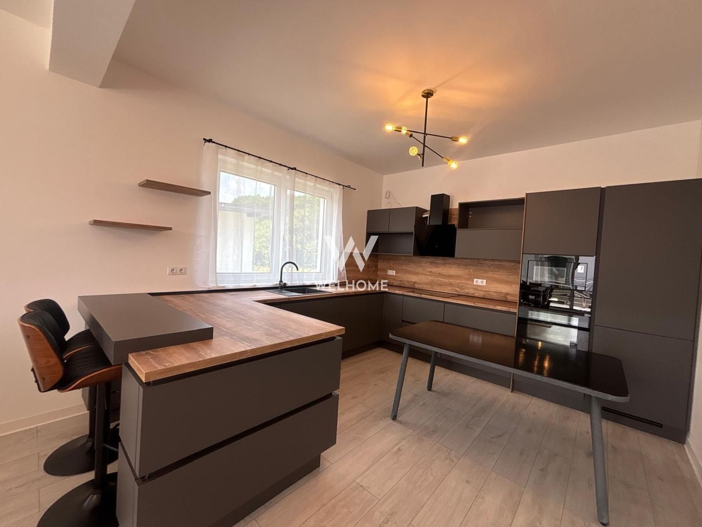 Locuinta cu PRIVELISTE si INTIMITATE! - Poză 1