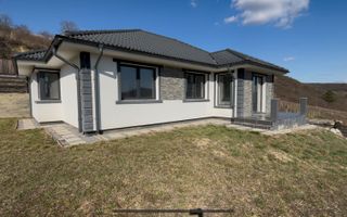 CASA CU 3 CAMERE PE UN NIVEL 110 mp ZONA CORUNCA - Poză 1