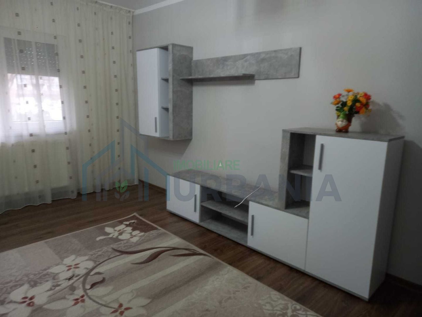 Inchiriez apartament - Poză 1