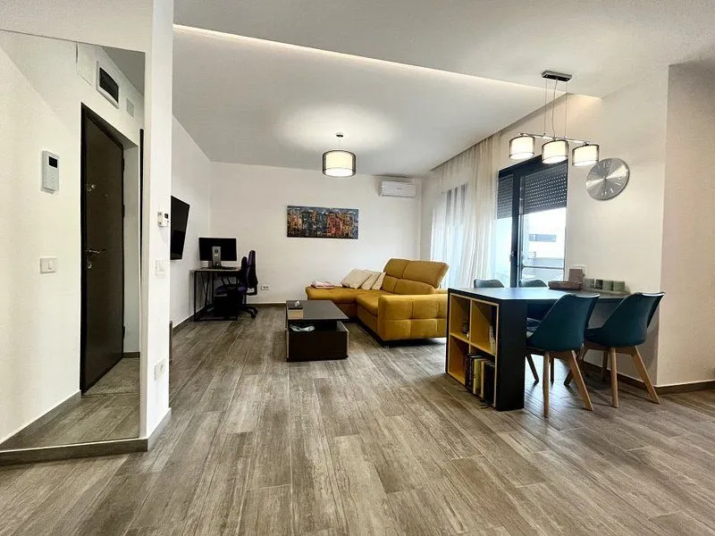Apartament cu 2 camere primitor si modern echipat, zona Dumbrăvița - Kaufland — fotografia 1