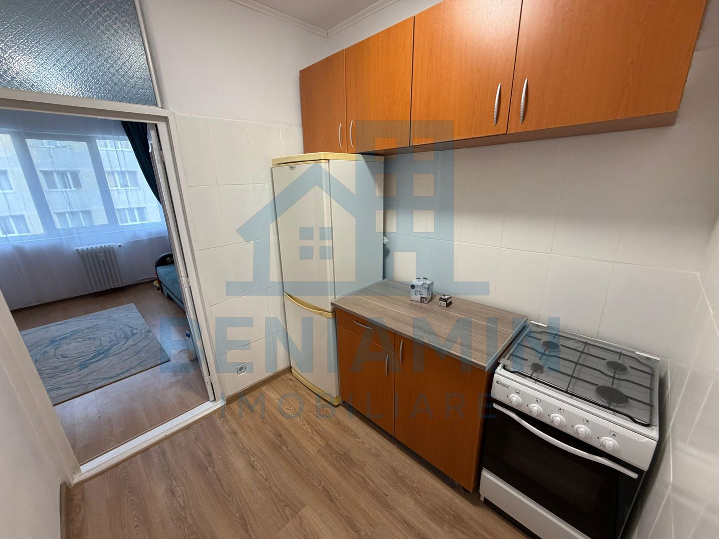 Garsoniera 21mp cartier Tractorul la etajul 2 cu baie si bucatarie - Poză 5