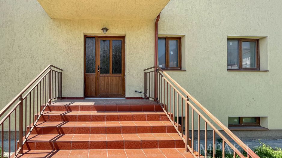 Casa individuala pe 3 niveluri pretabila pentru birouri, in cartierul Iris - Poză 18