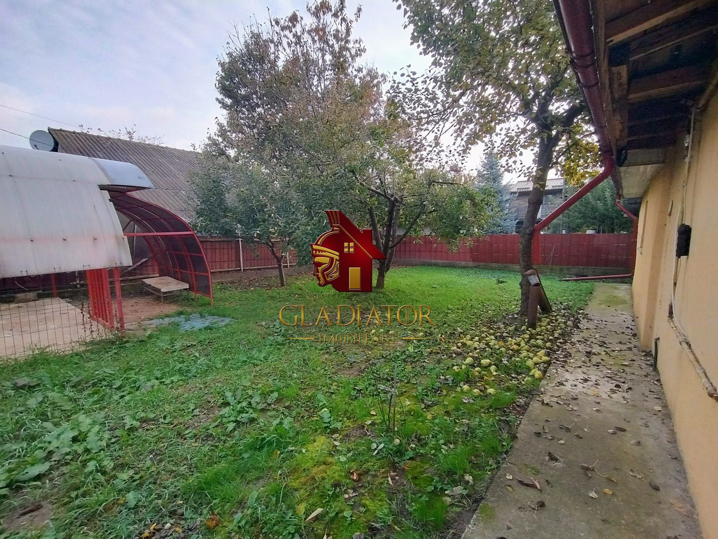 Casa cu teren 491 mp la pret de apartament cu 1 camera in Nicolina - Poză 12