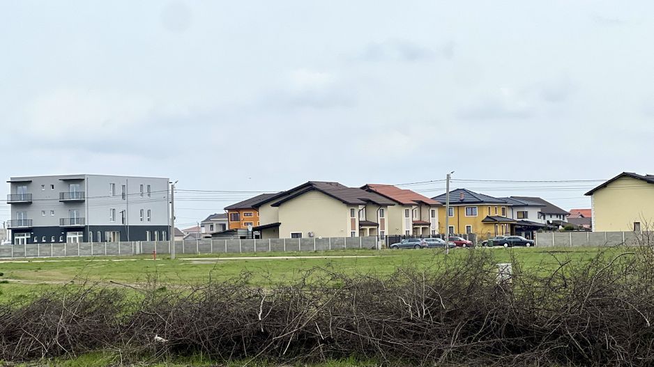 TEREN CU AUTORIZATIE DE CONSTRUIRE - Poză 3