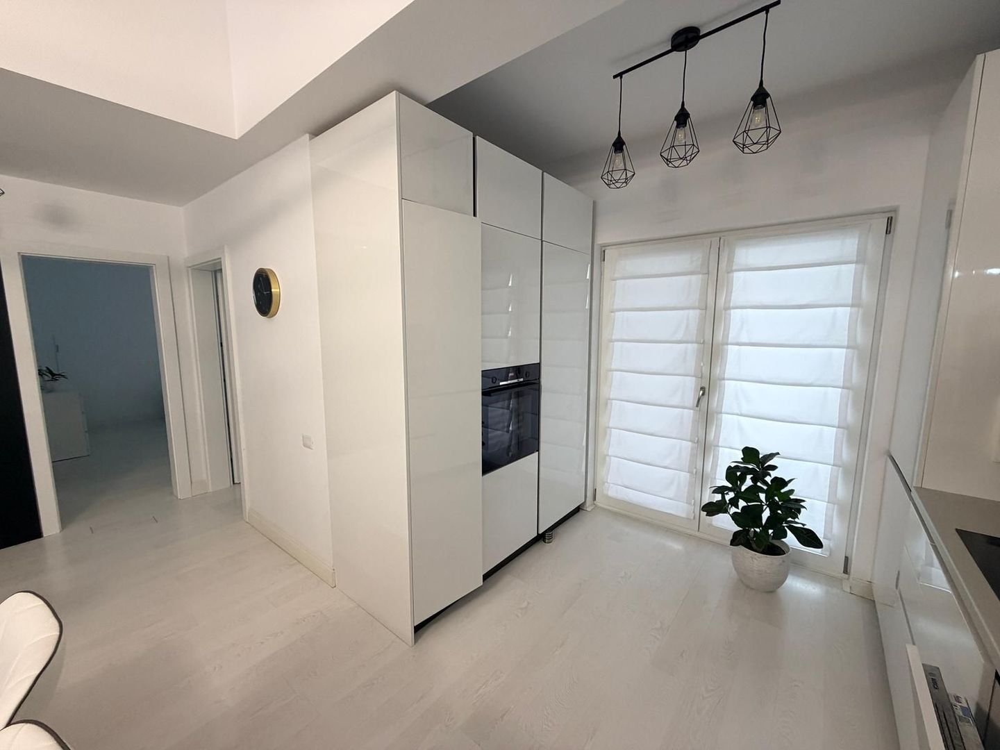 Casa deosebita cu finisaje premium si gradina privata Tunari - Poză 4