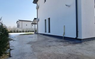 Vilă Individuală cu 700 mp Teren și Mansardă Amenajată - Poză 24